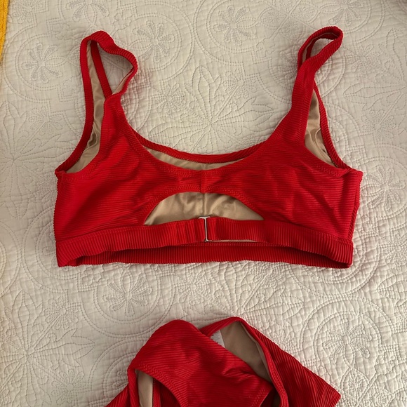 Red bikini set - Picture 2 of 3